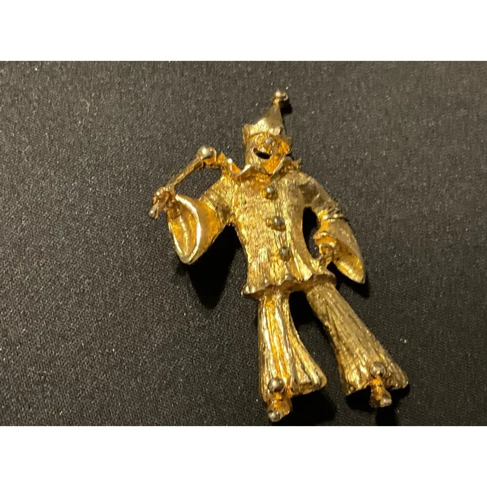 Vintage Gold Tone Textured Jester Brooch